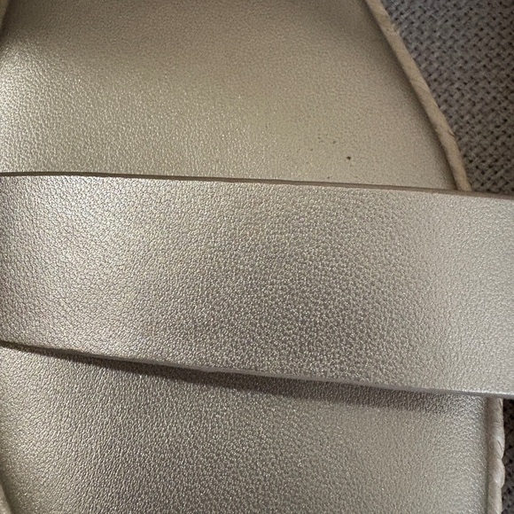 Kensie Gold Sandals Minimalist Design Flat Sole - Picture 2 of 7